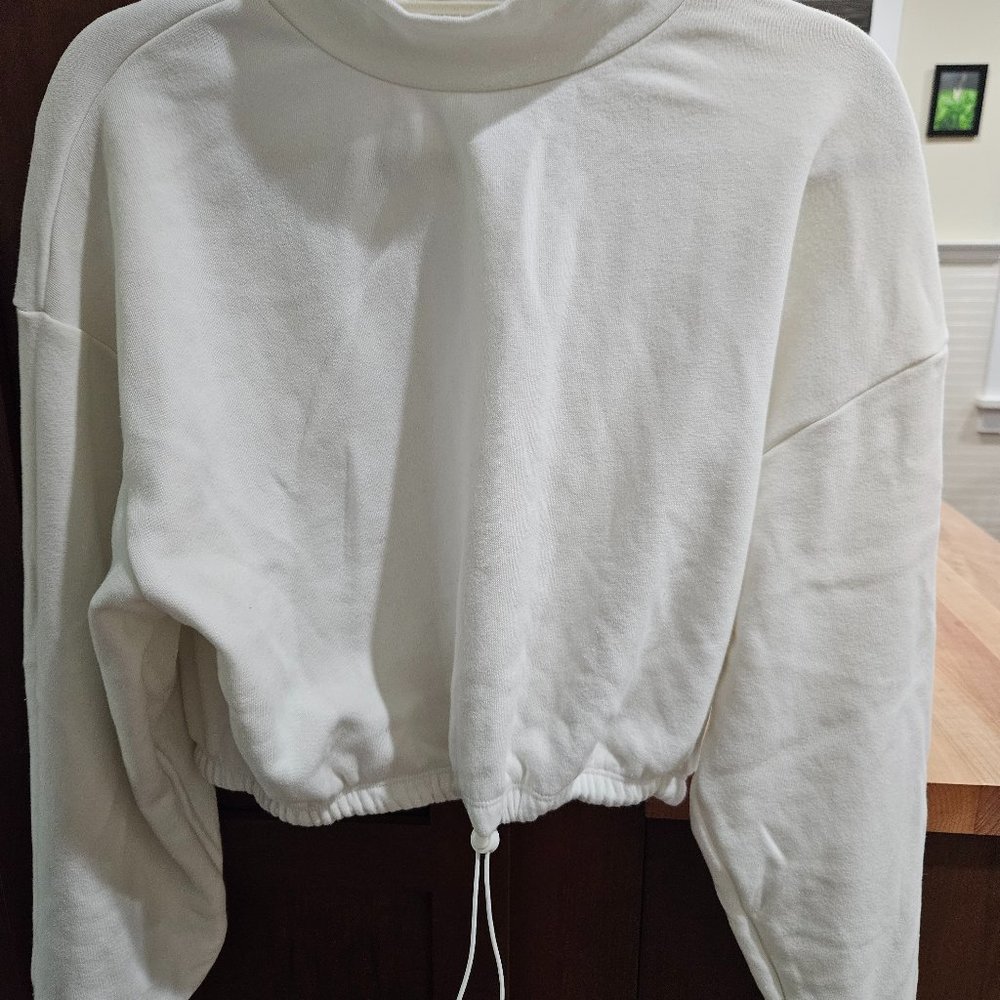 Crop workout sweatshirt